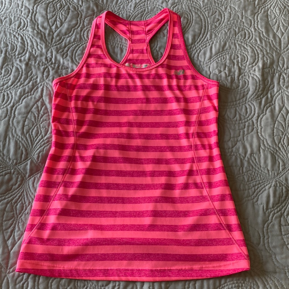 New Balance top